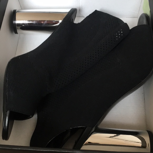 Design Lab all black and heels - Picture 3 of 3